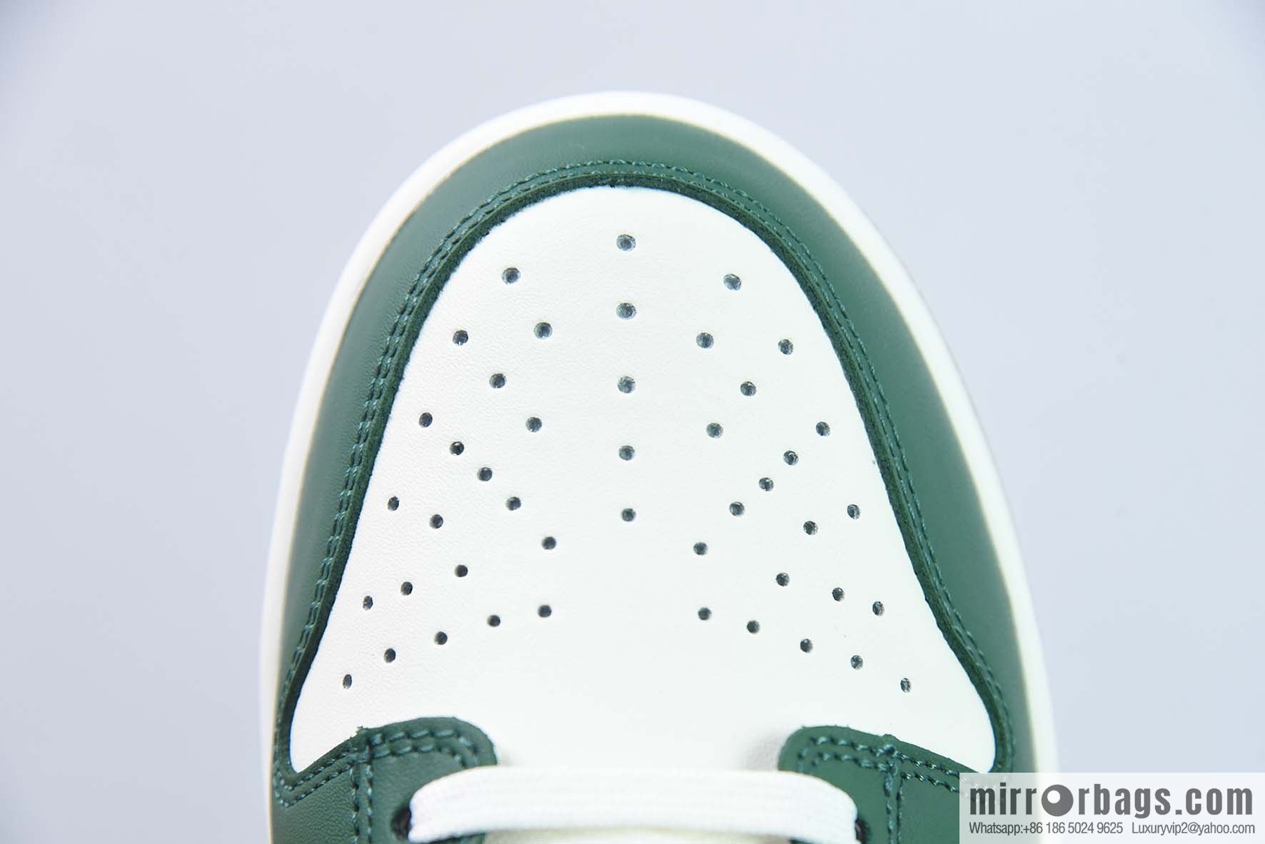 Nike Dunk Low SB low-top skate shoes/white and green burgundy item number: FB7160-161