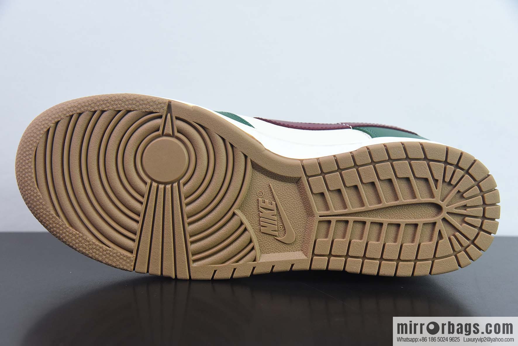 Nike Dunk Low SB low-top skate shoes/white and green burgundy item number: FB7160-161