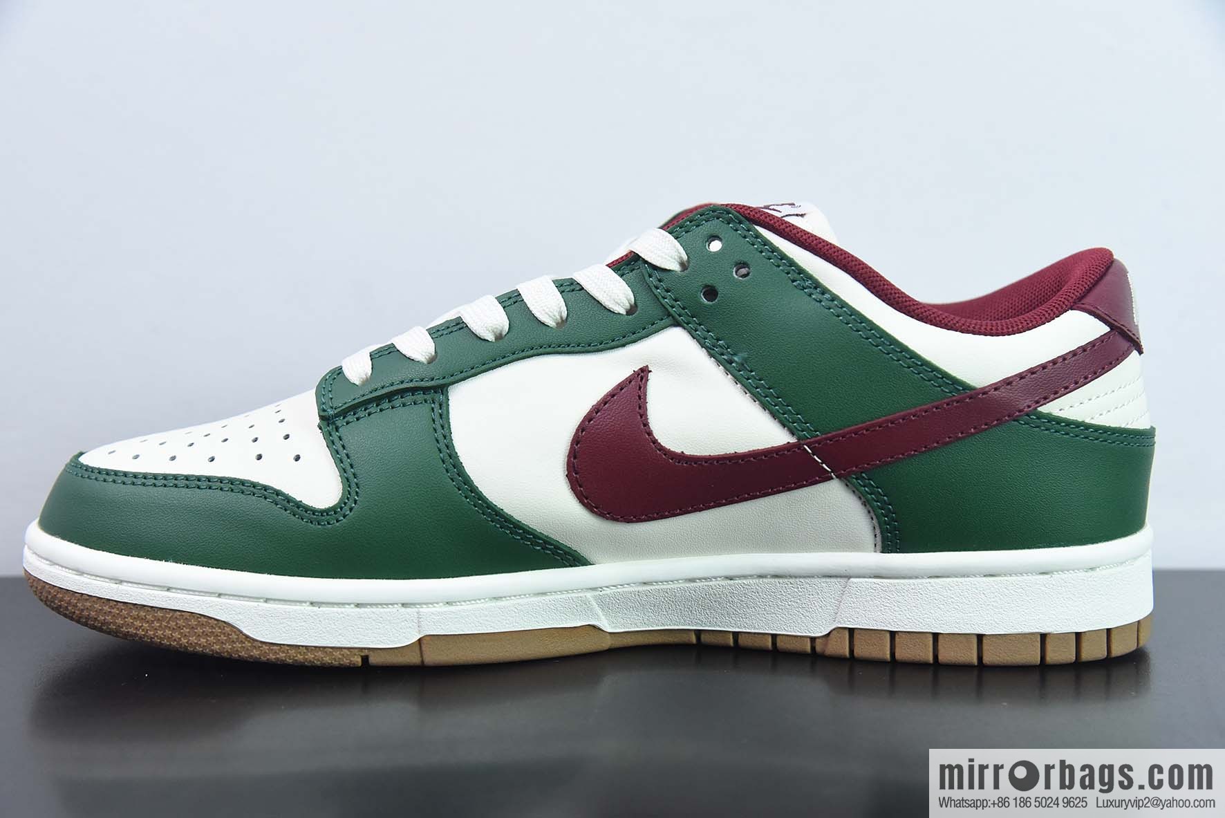 Nike Dunk Low SB low-top skate shoes/white and green burgundy item number: FB7160-161