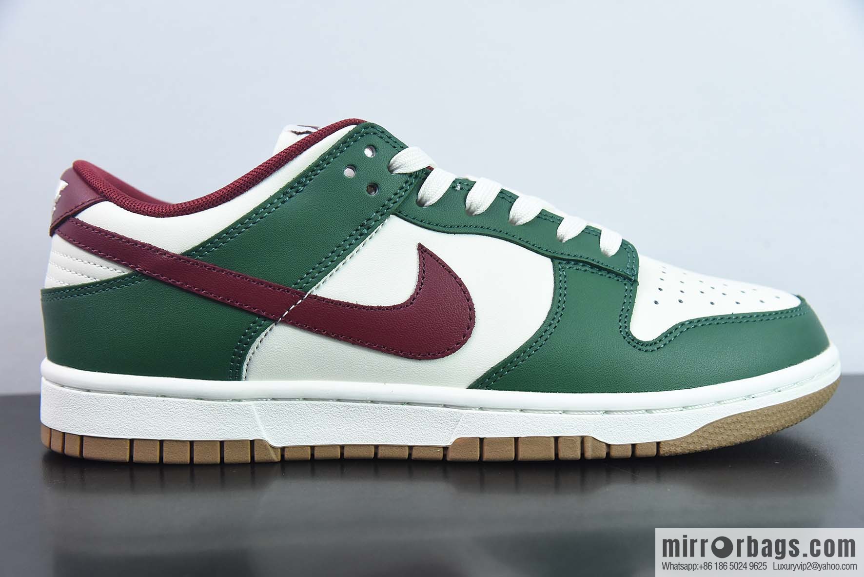 Nike Dunk Low SB low-top skate shoes/white and green burgundy item number: FB7160-161
