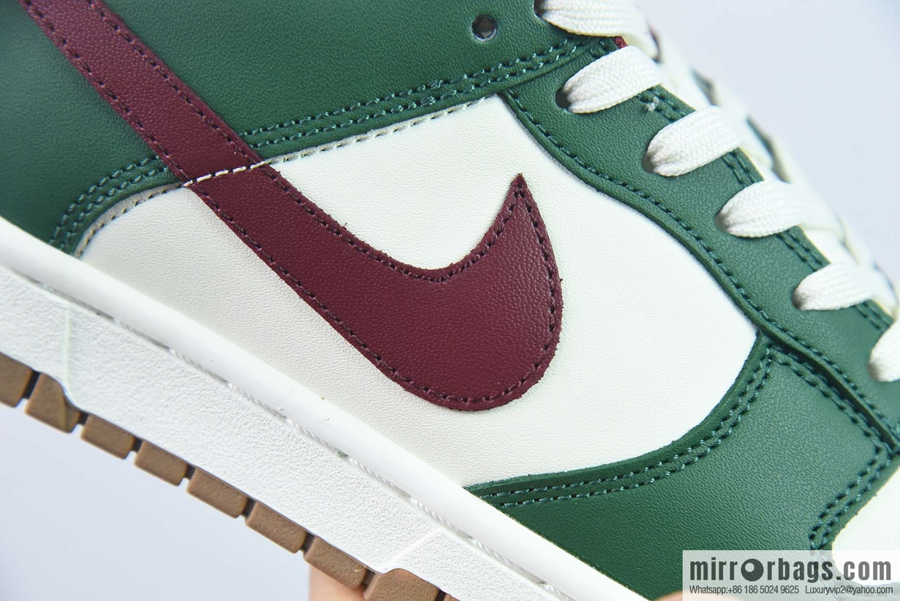 Nike Dunk Low SB low-top skate shoes/white and green burgundy item number: FB7160-161