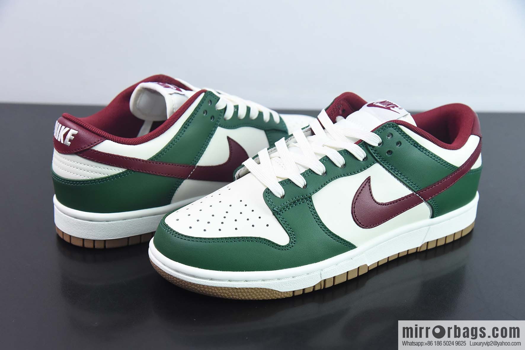 Nike Dunk Low SB low-top skate shoes/white and green burgundy item number: FB7160-161