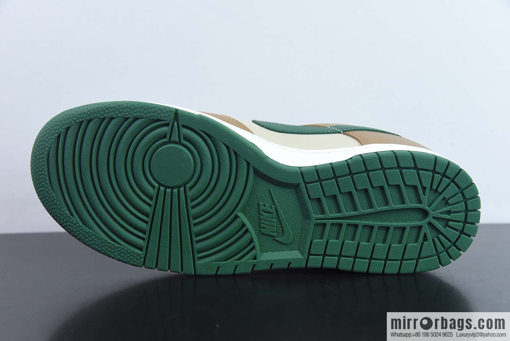 Nike Dunk Low SB low-top skate shoes/beige green, item number: FB7160-231