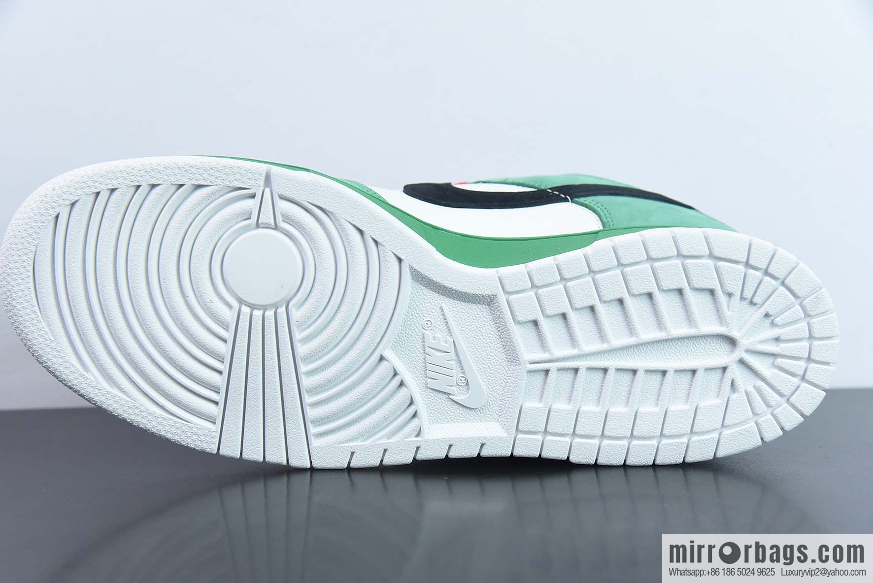 Nike Dunk Low PRO Se white and green low-top sneakers Heineken, joint model, item number: 304292 302
