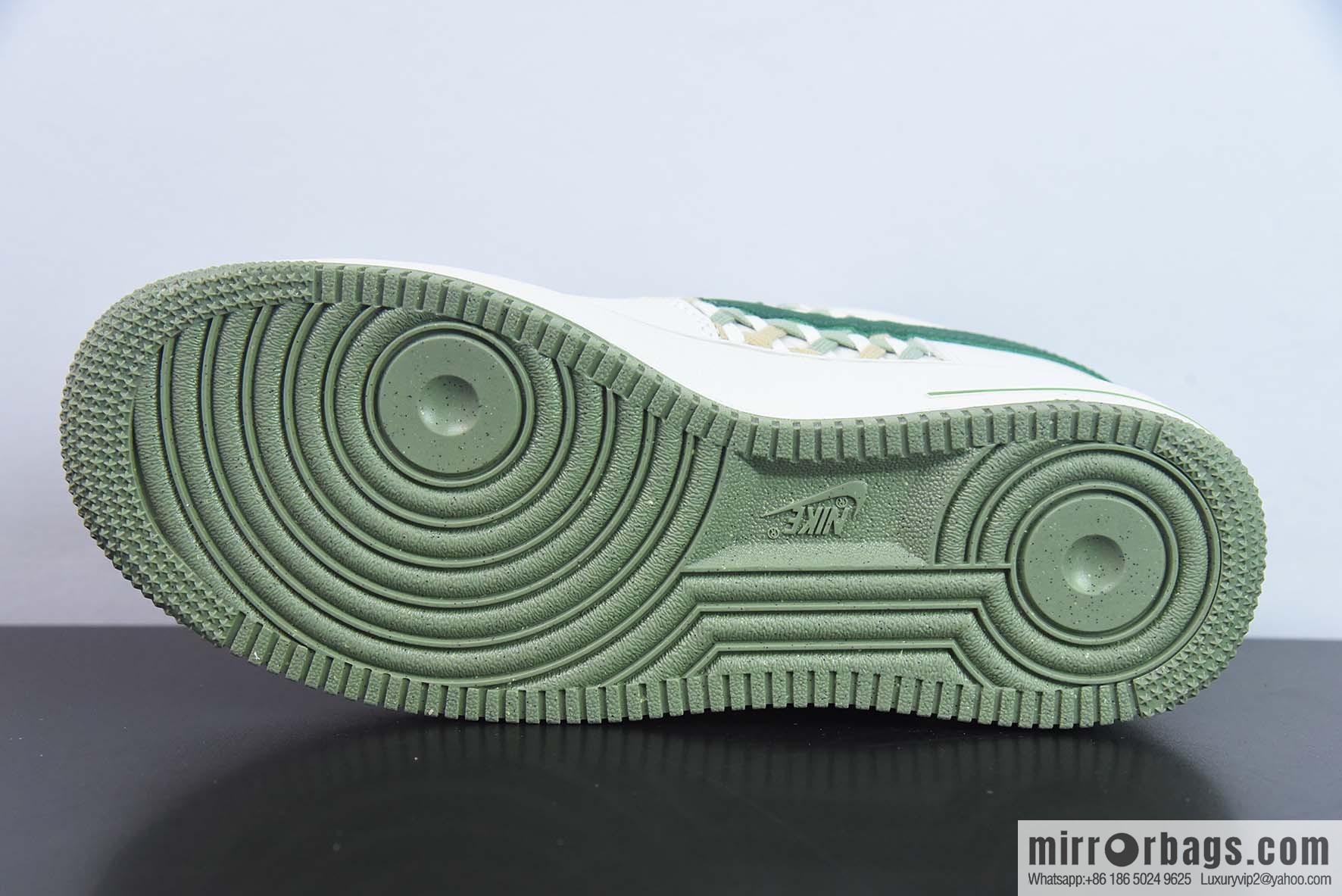 Air Force 1 '07 Low white and green, woven by Xiaoxiangfeng low-top sneakers, item number: FN0369 100
