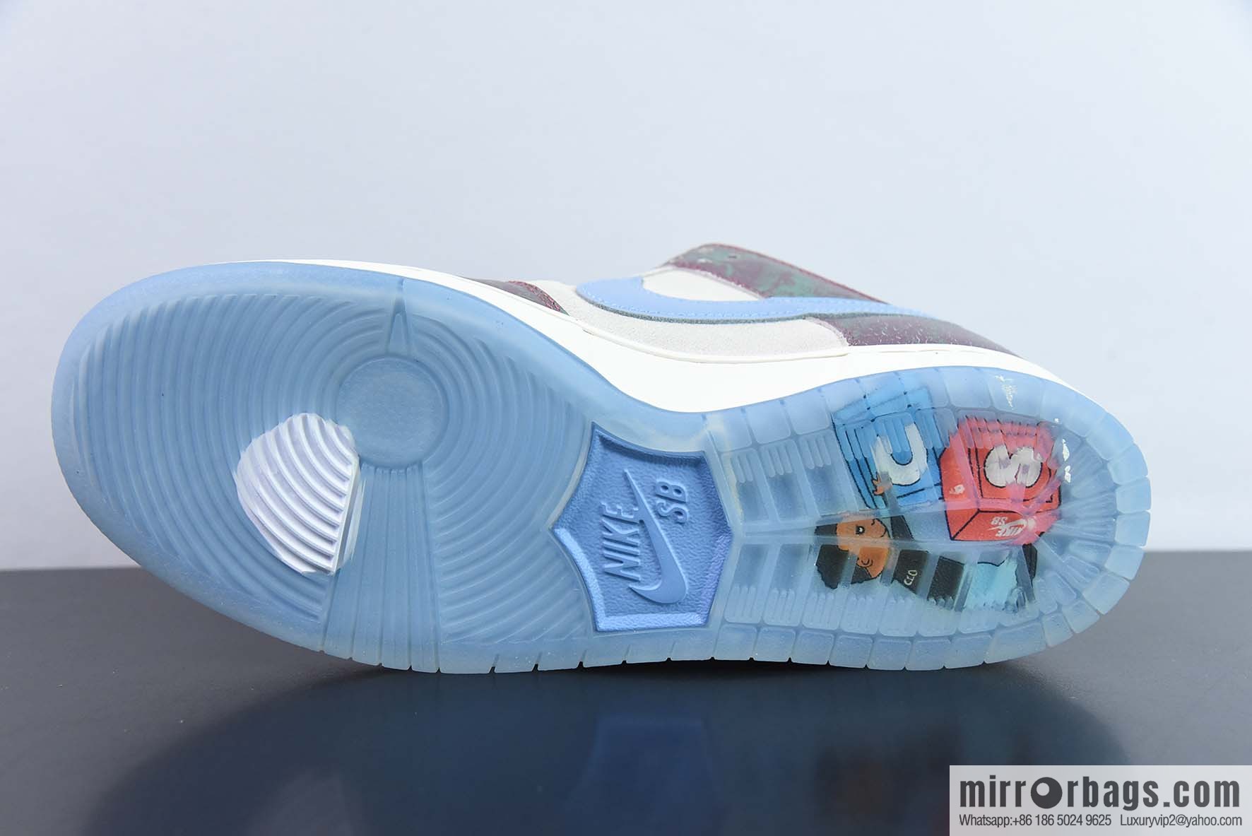 NikeSBDunkLow white and green joint low-top sneakers item number: FN4193 100