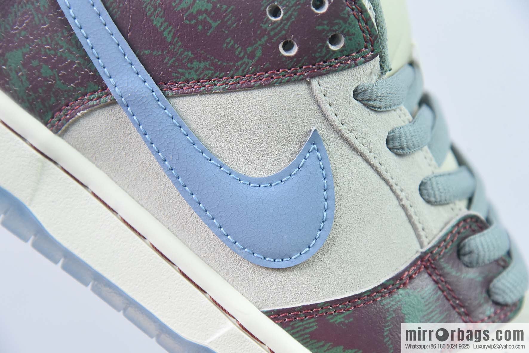 NikeSBDunkLow white and green joint low-top sneakers item number: FN4193 100