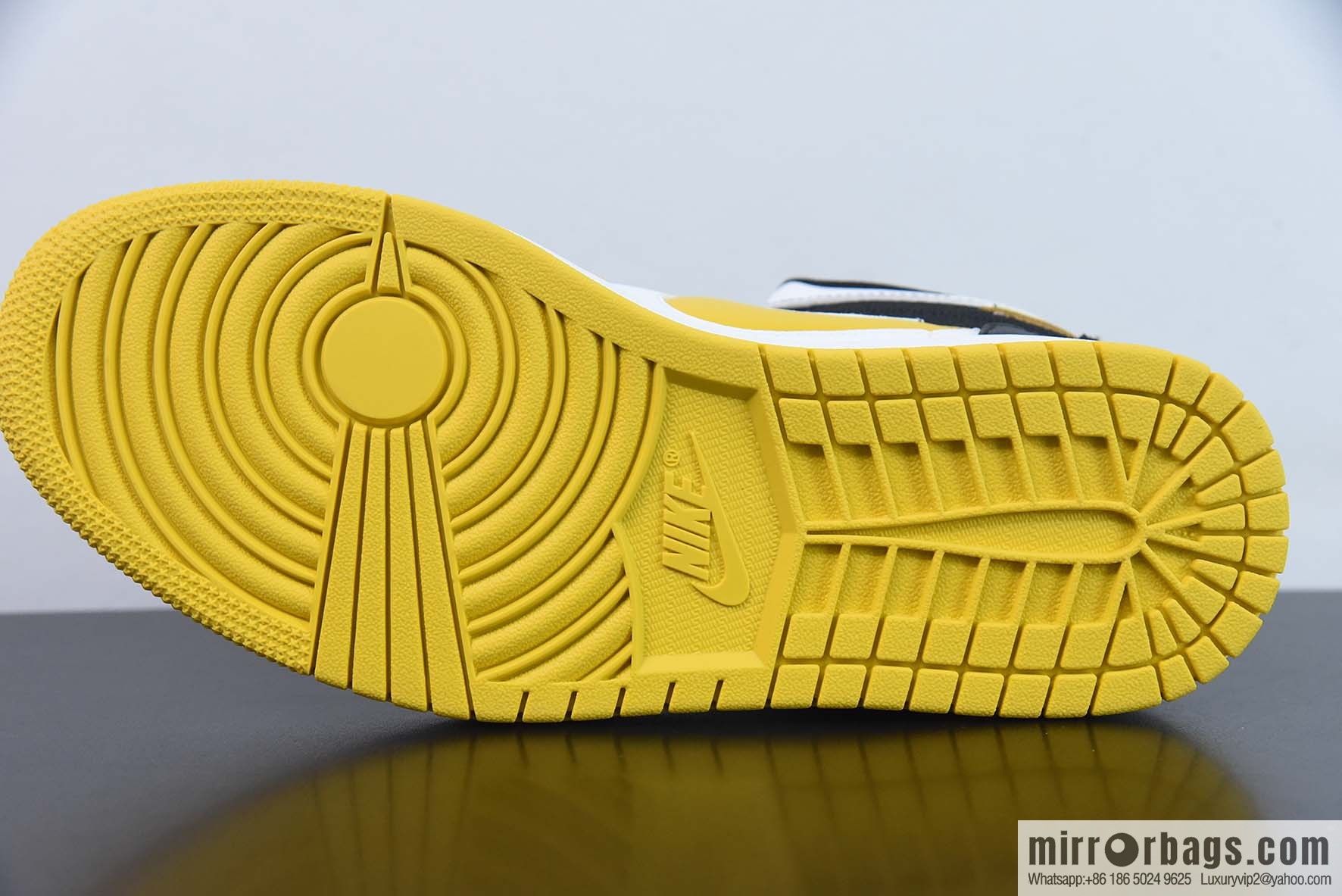 Air Jordan 1 Low AJ1 Jordan 1st generation low-top basketball shoes/white and yellow, black tail, college gold velcro zipper Item number: DM1206-107