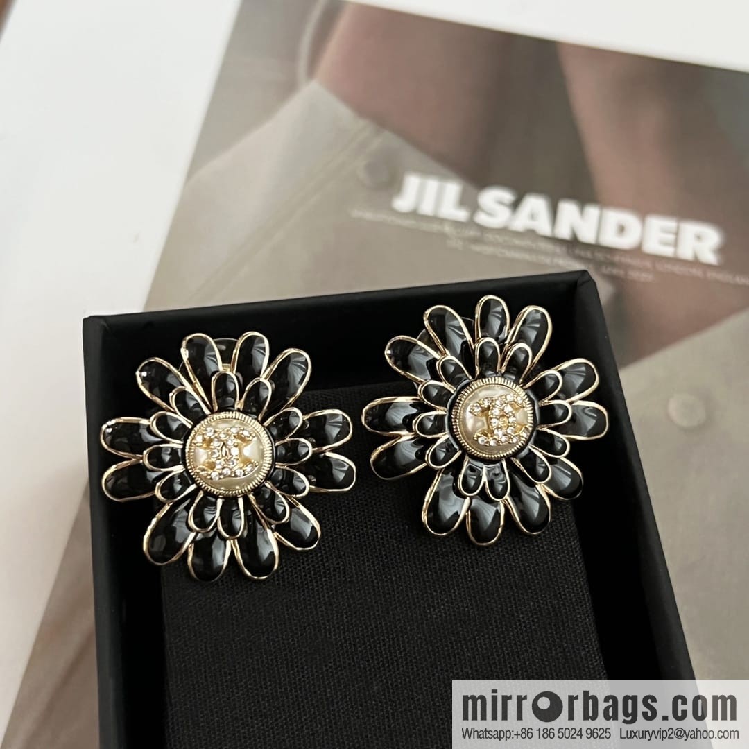 New ☑️ CHANEL Chanel c1 double c black camellia stud earrings