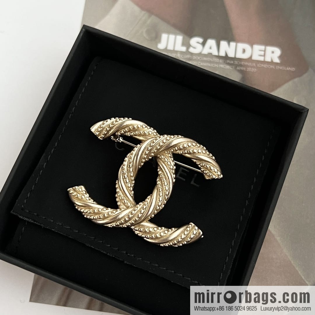 CHANEL Chanel gold double c brooch
