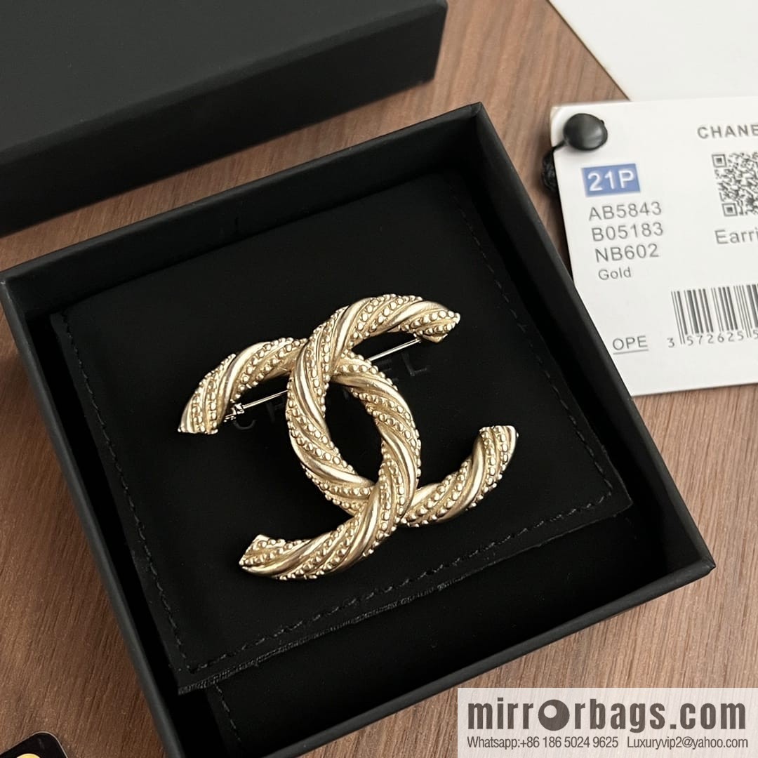 CHANEL Chanel gold double c brooch