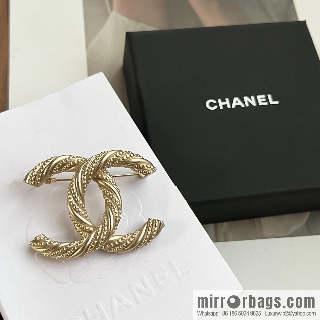 CHANEL Chanel gold double c brooch