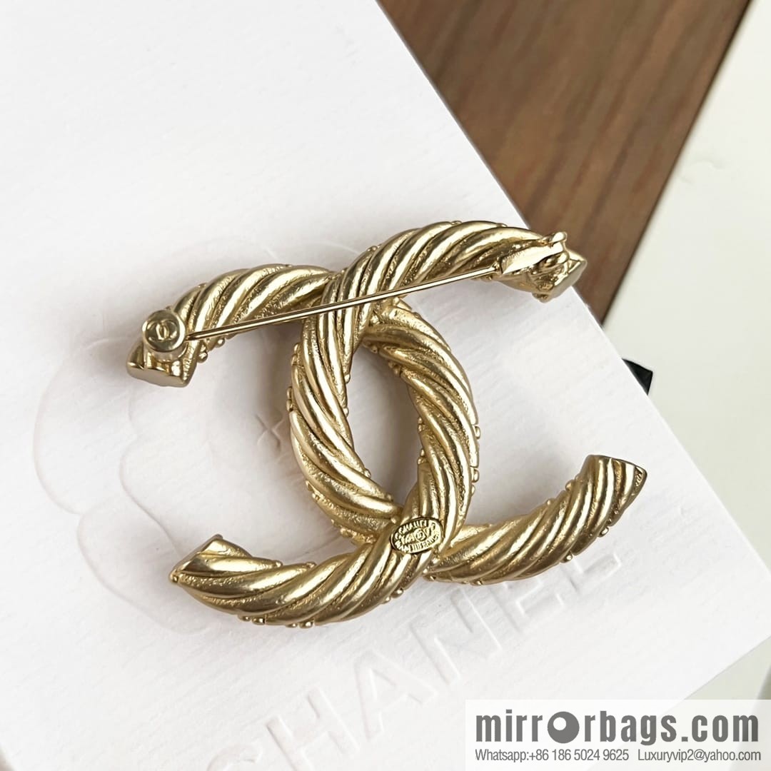 CHANEL Chanel gold double c brooch