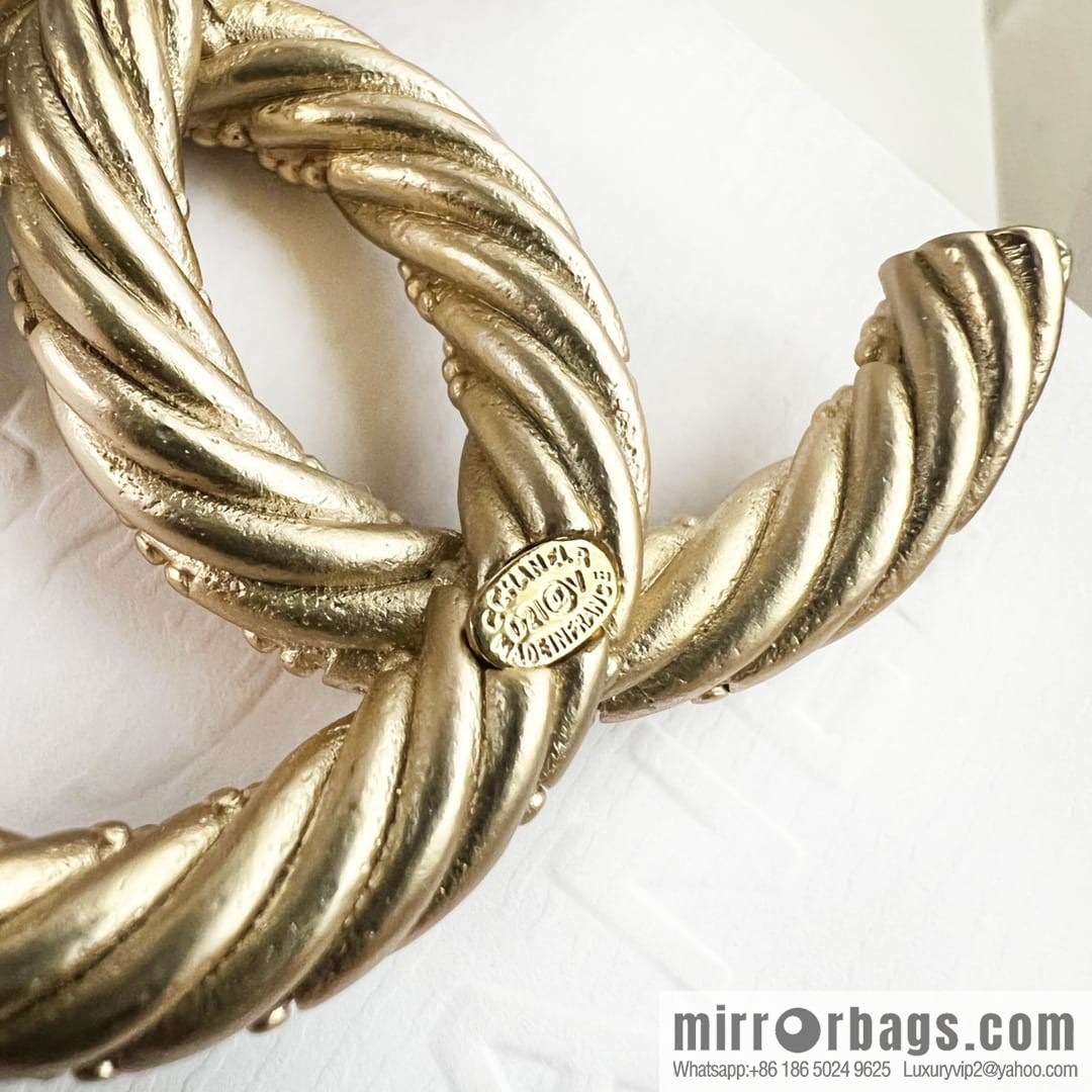CHANEL Chanel gold double c brooch
