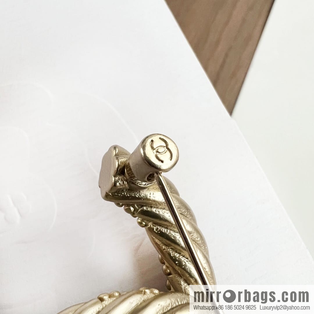 CHANEL Chanel gold double c brooch
