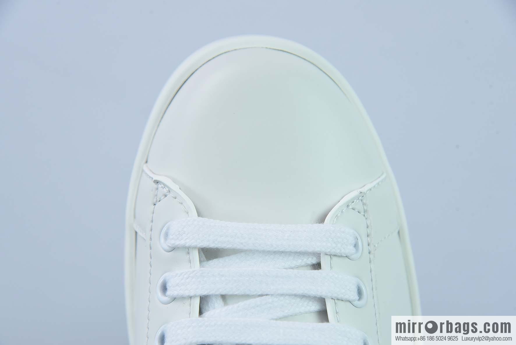 Gucci Gucci white shoes series, classic little bee low-top casual board shoes