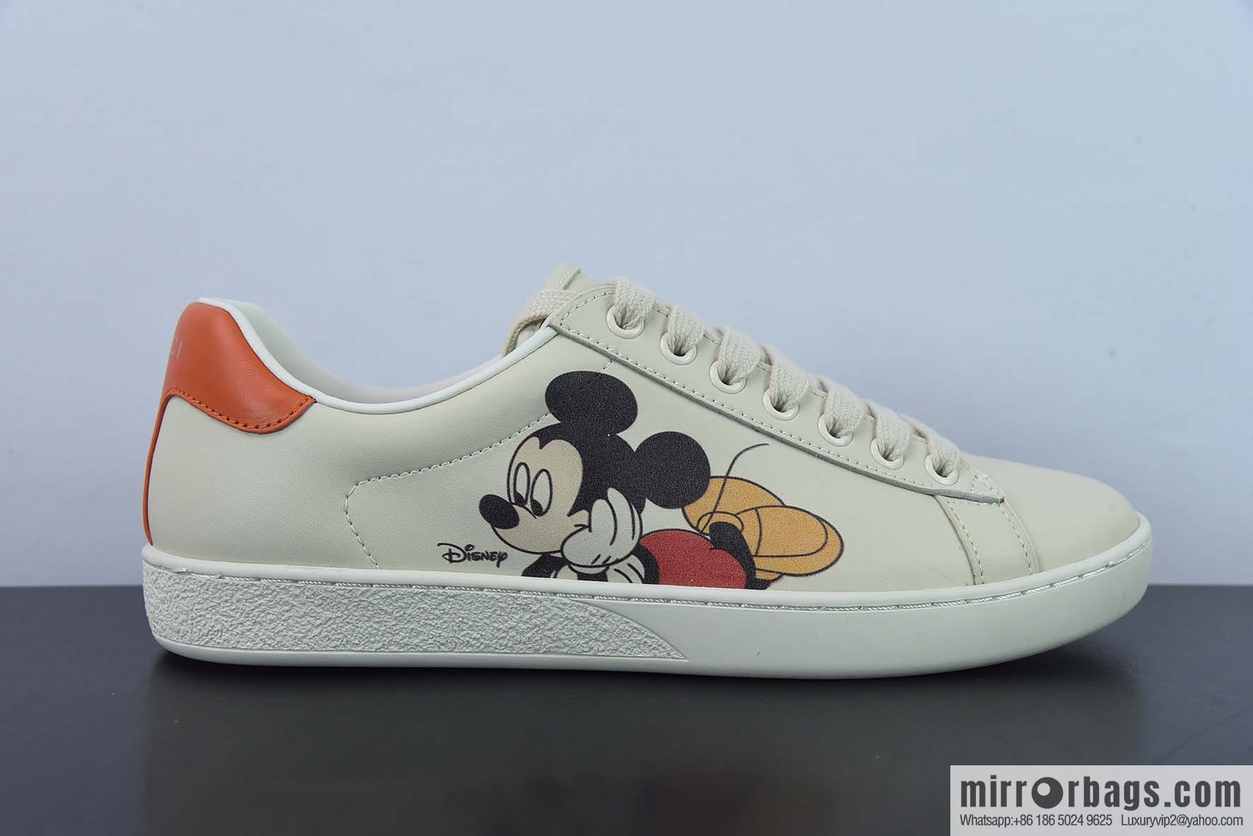 Gucci Gucci white shoes series, classic little bee low-top casual board shoes
