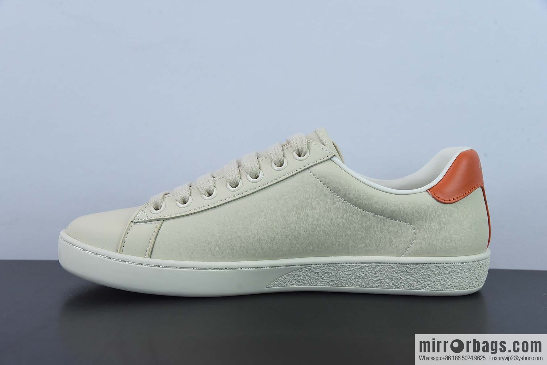 Gucci Gucci white shoes series, classic little bee low-top casual board shoes