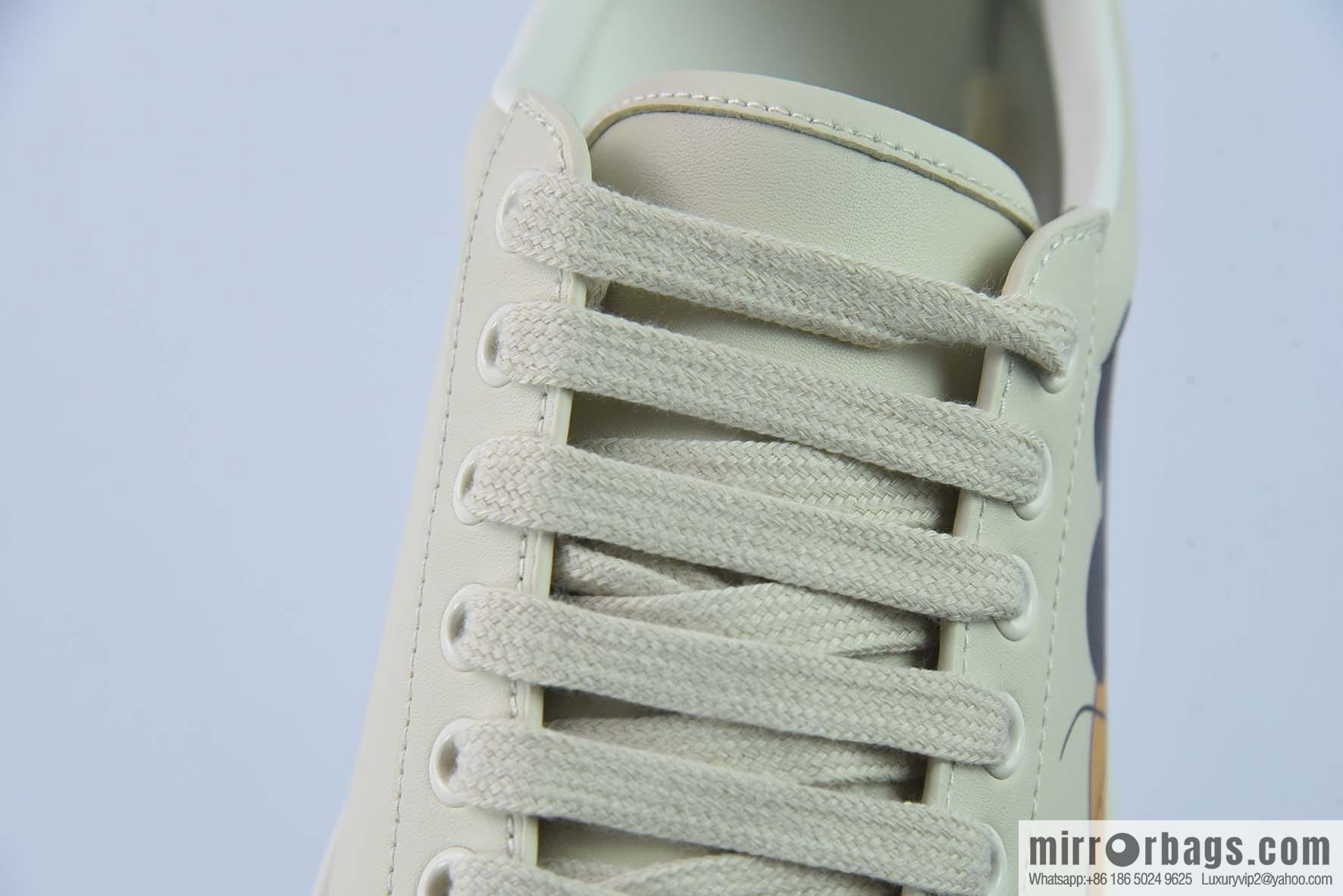Gucci Gucci white shoes series, classic little bee low-top casual board shoes