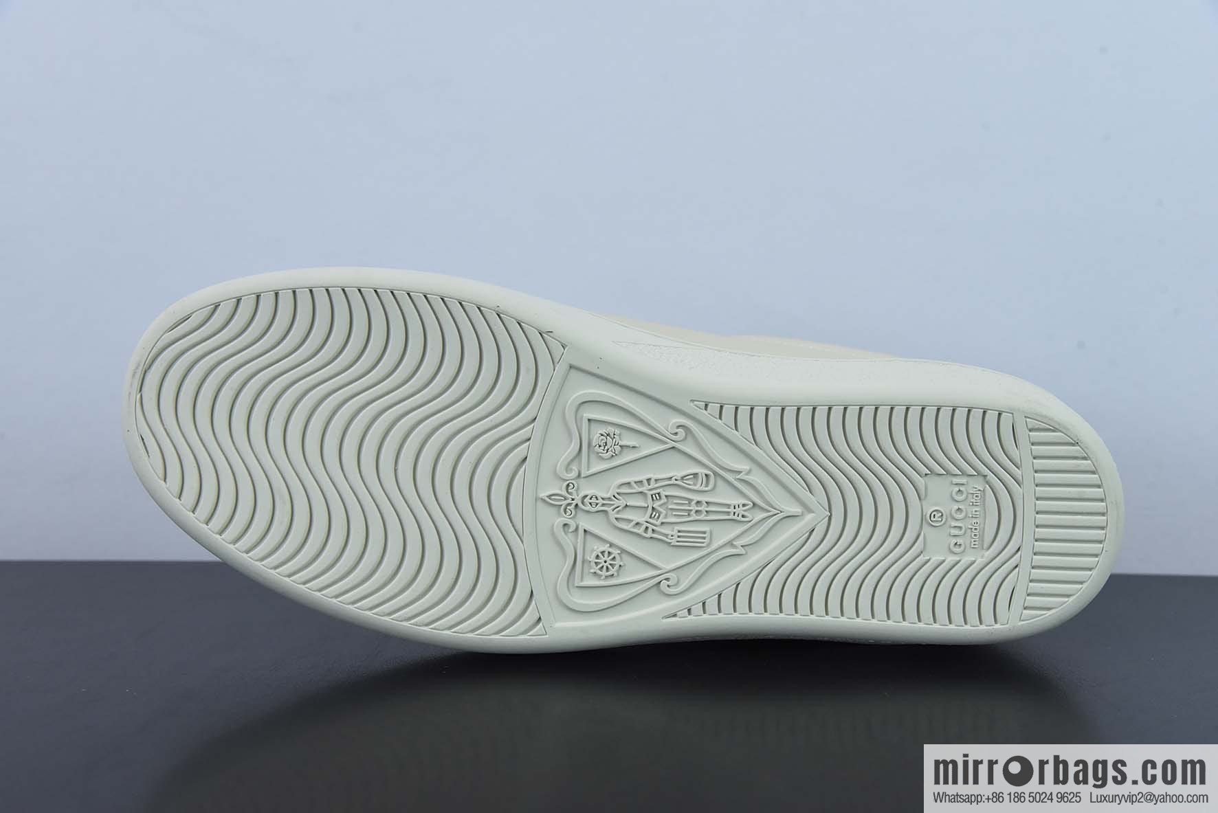 Gucci Gucci white shoes series, classic little bee low-top casual board shoes