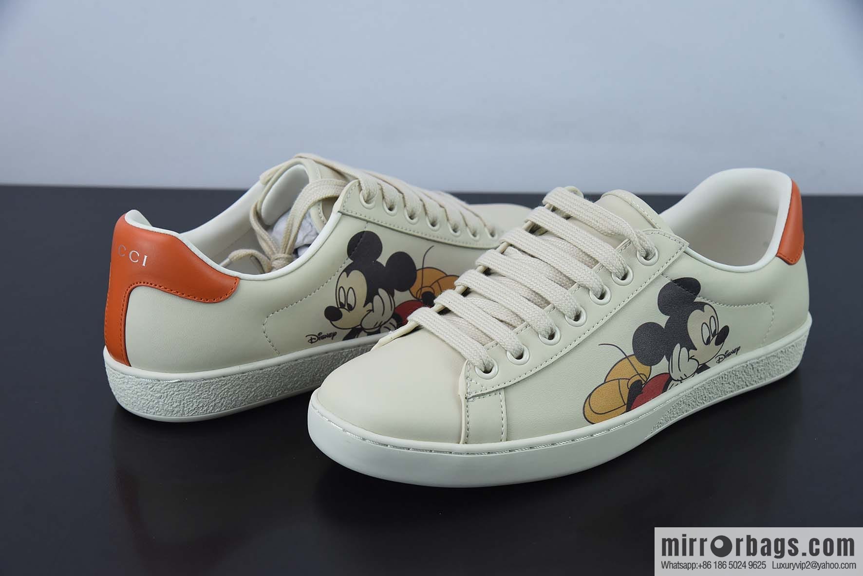 Gucci Gucci white shoes series, classic little bee low-top casual board shoes