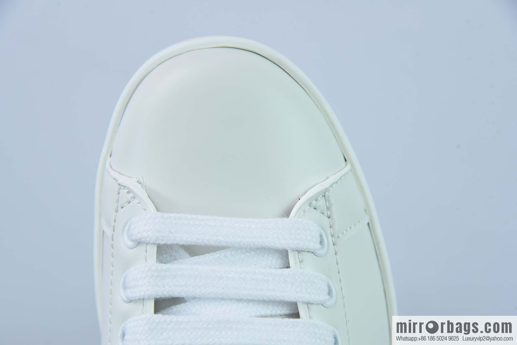 Gucci Gucci white shoes series, classic little bee low-top casual board shoes