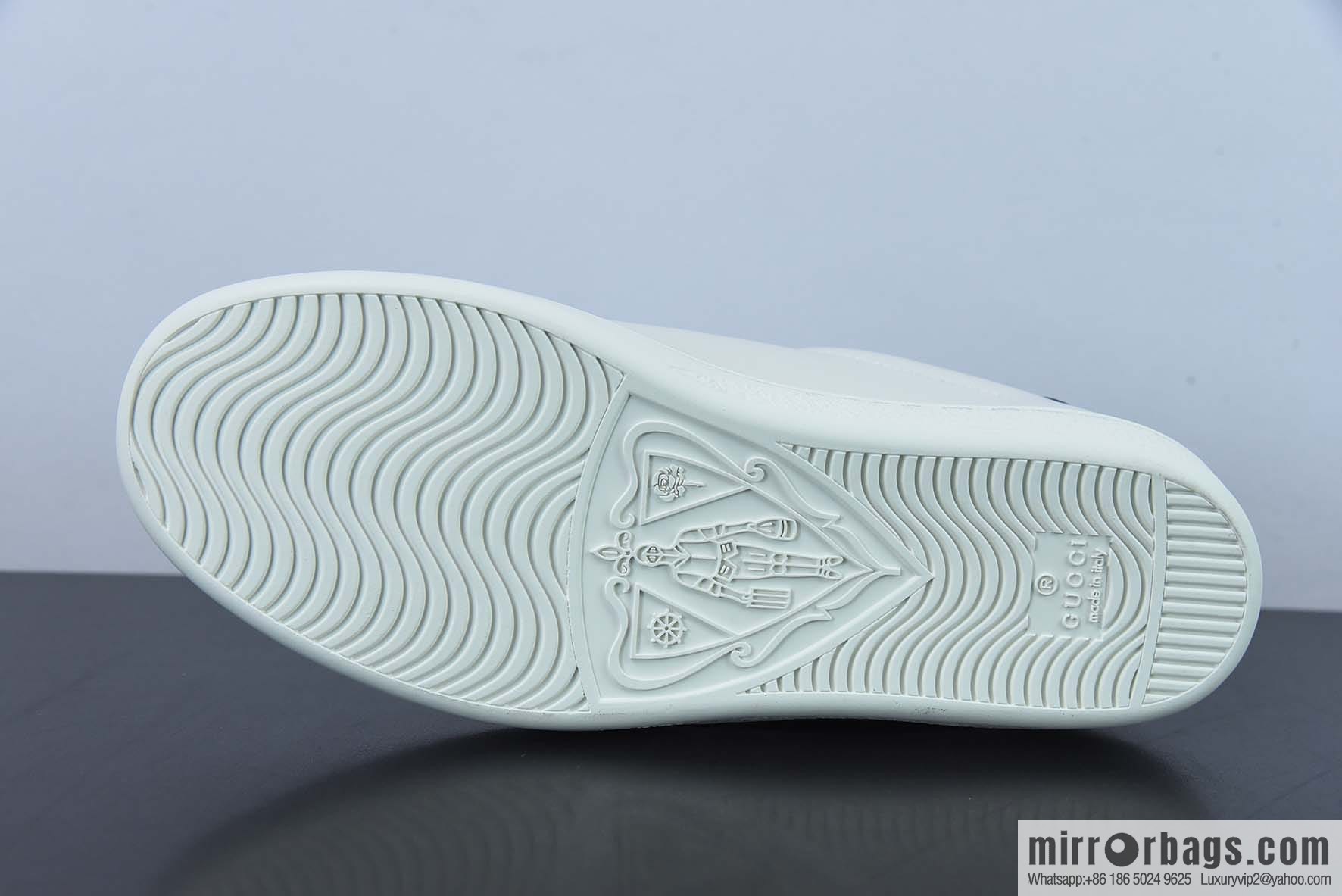 Gucci Gucci white shoes series, classic little bee low-top casual board shoes