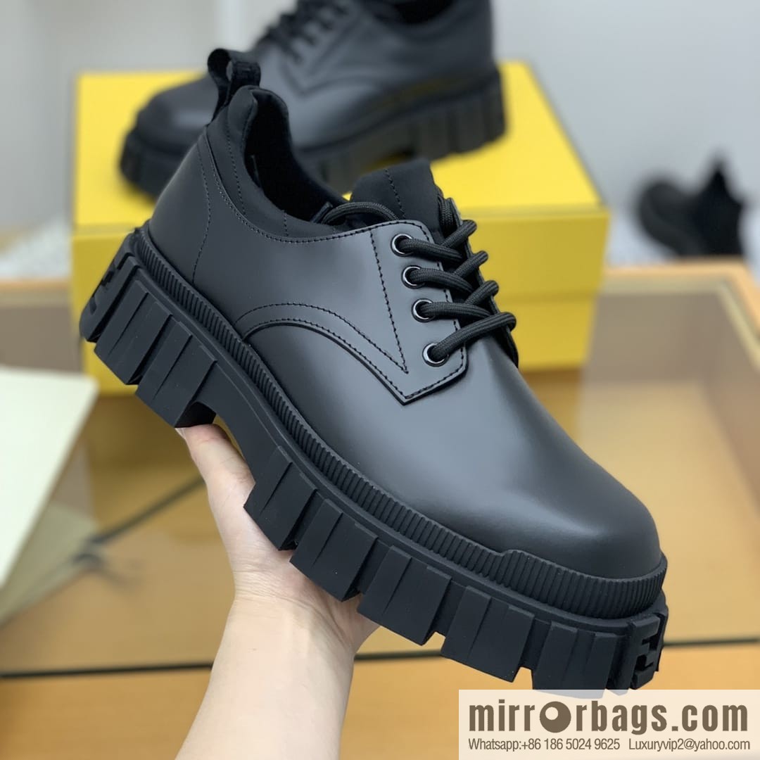 Fendi, using black leather (fabric) to make new men's leather shoes