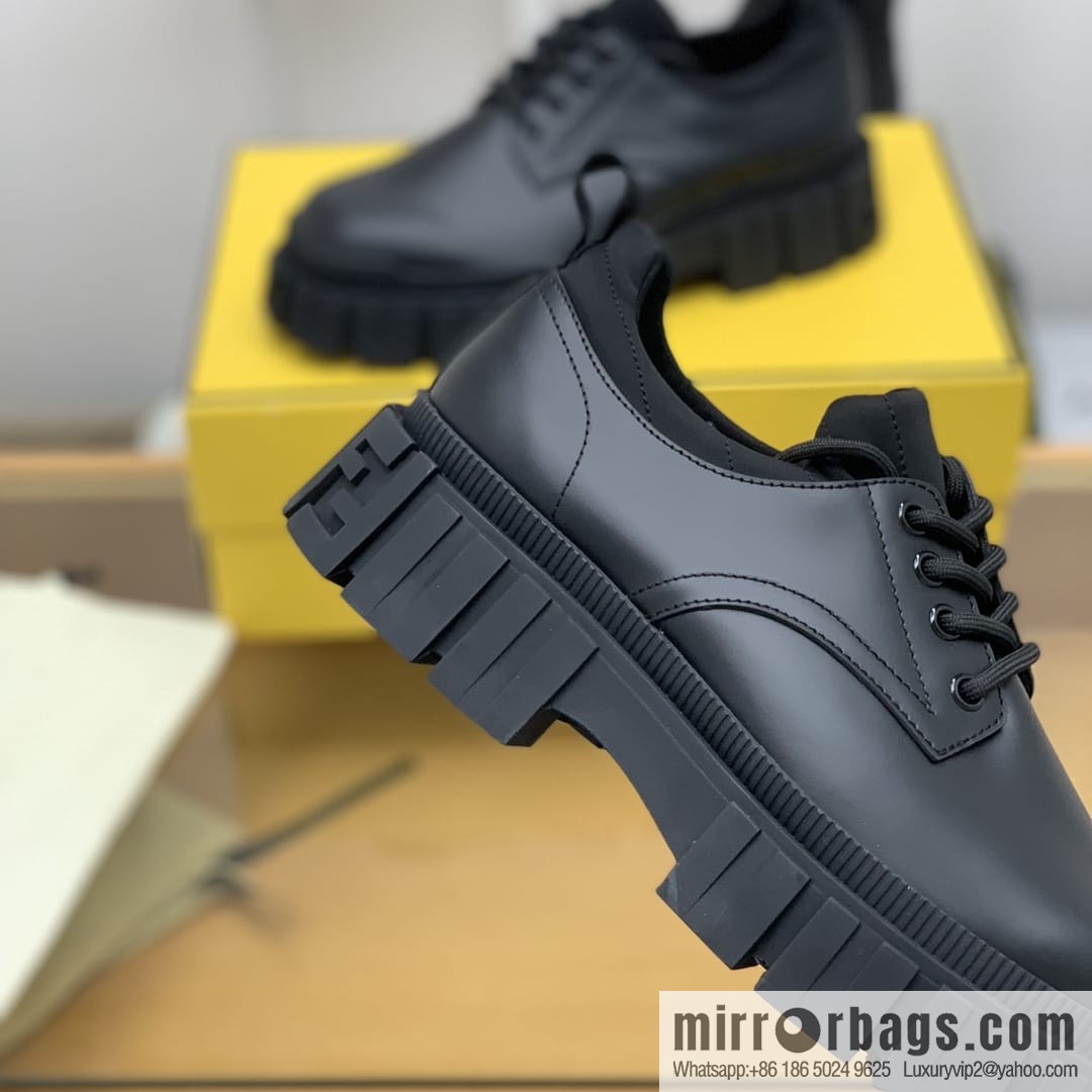 Fendi, using black leather (fabric) to make new men's leather shoes