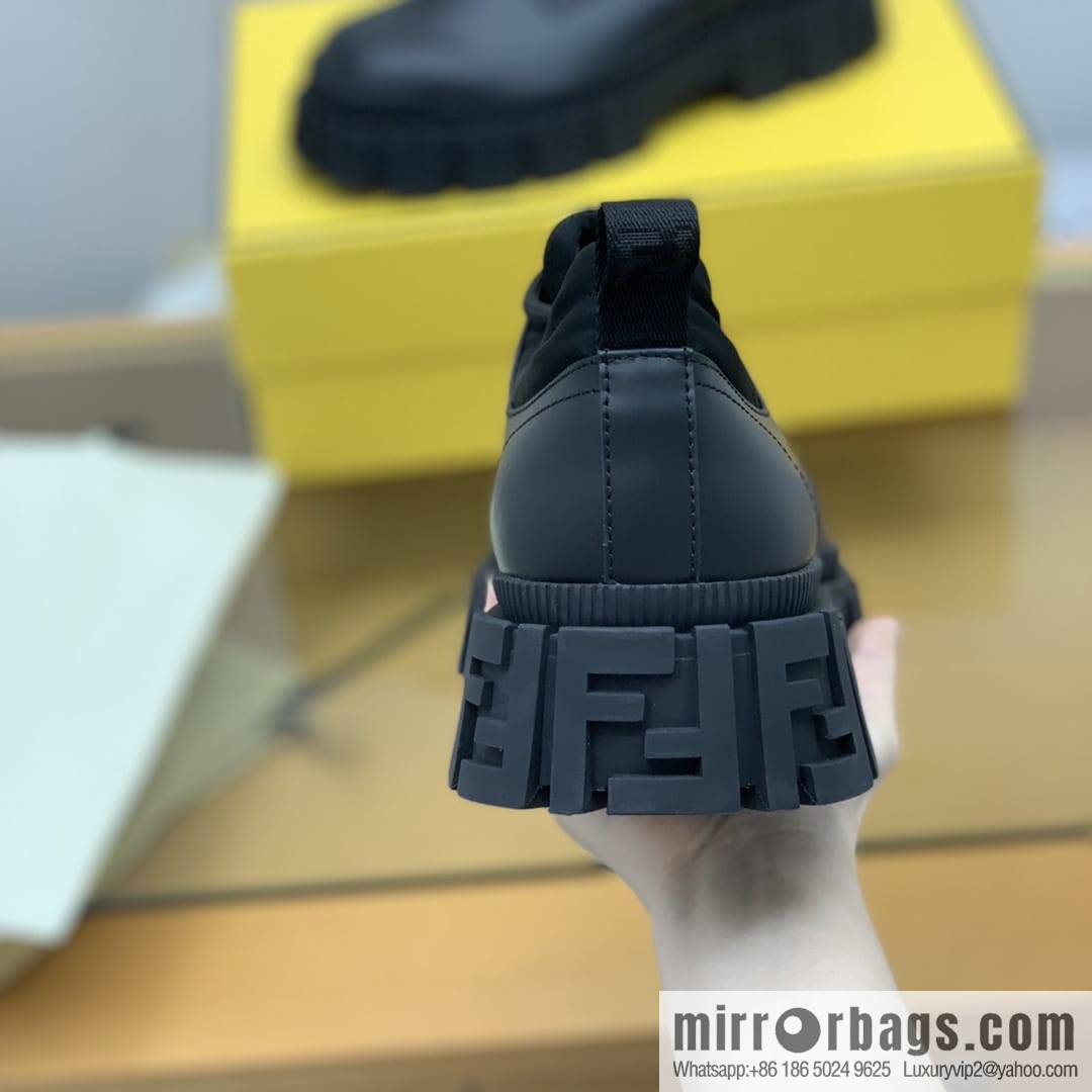 Fendi, using black leather (fabric) to make new men's leather shoes
