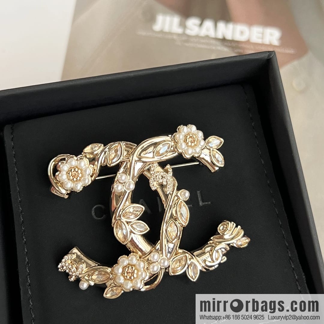 New ☑️ CHANEL Chanel double c pink diamond pearl flower brooch