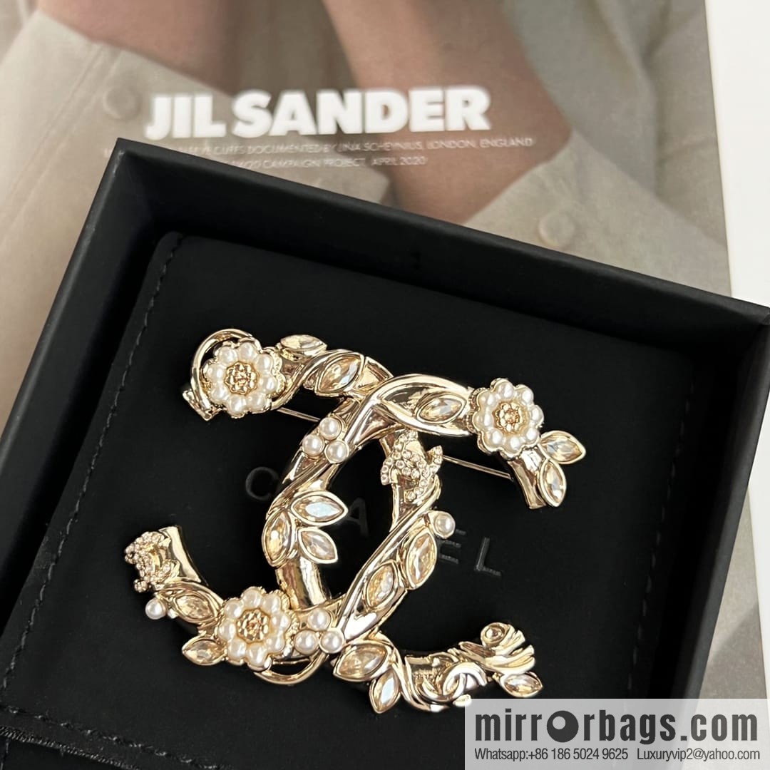 New ☑️ CHANEL Chanel double c pink diamond pearl flower brooch