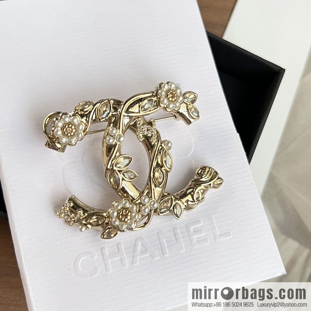 New ☑️ CHANEL Chanel double c pink diamond pearl flower brooch