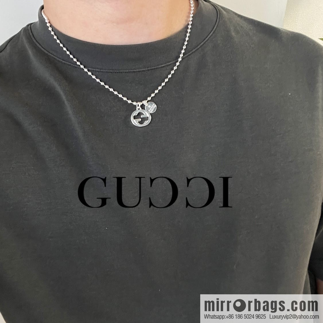 Gucci His & Hers double G round necklace