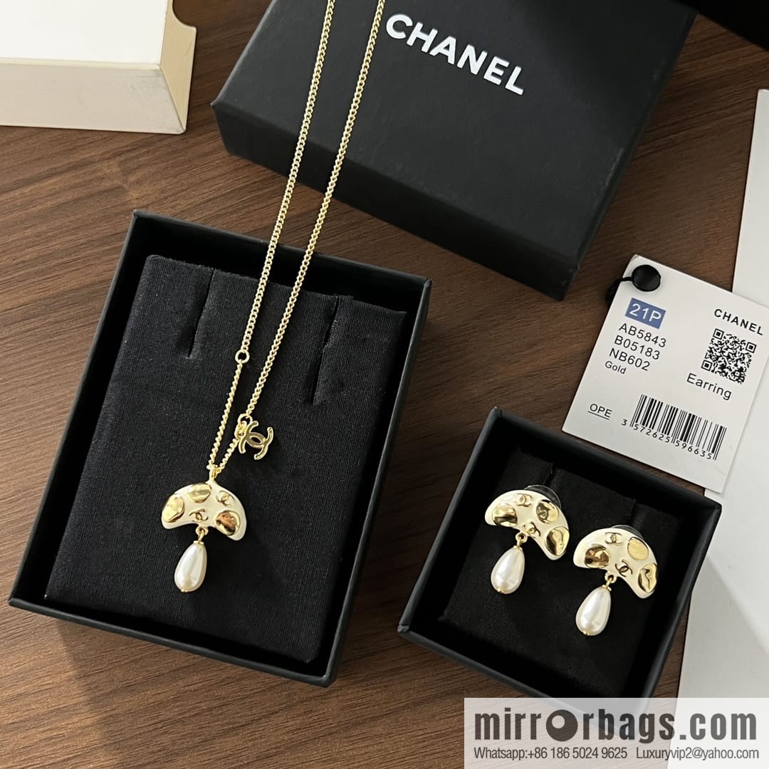 New ☑️ CHANEL Chanel mushroom 🍄 pearl stud earrings necklace