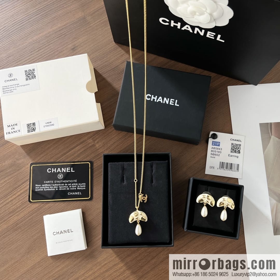 New ☑️ CHANEL Chanel mushroom 🍄 pearl stud earrings necklace