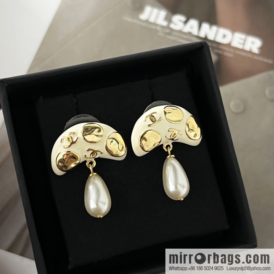 New ☑️ CHANEL Chanel mushroom 🍄 pearl stud earrings necklace