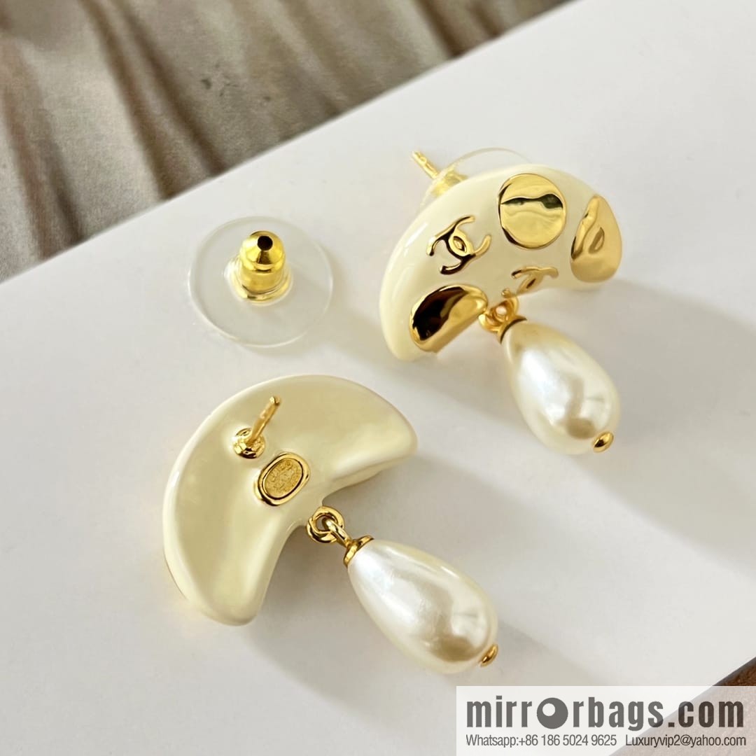 New ☑️ CHANEL Chanel mushroom 🍄 pearl stud earrings necklace