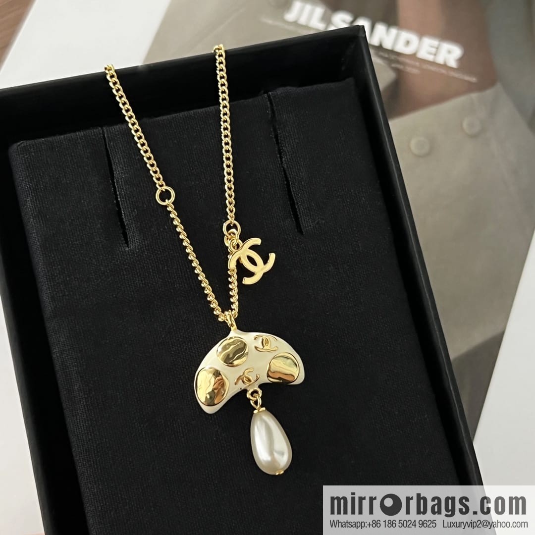 New ☑️ CHANEL Chanel mushroom 🍄 pearl stud earrings necklace