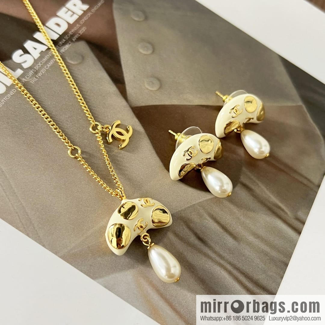 New ☑️ CHANEL Chanel mushroom 🍄 pearl stud earrings necklace