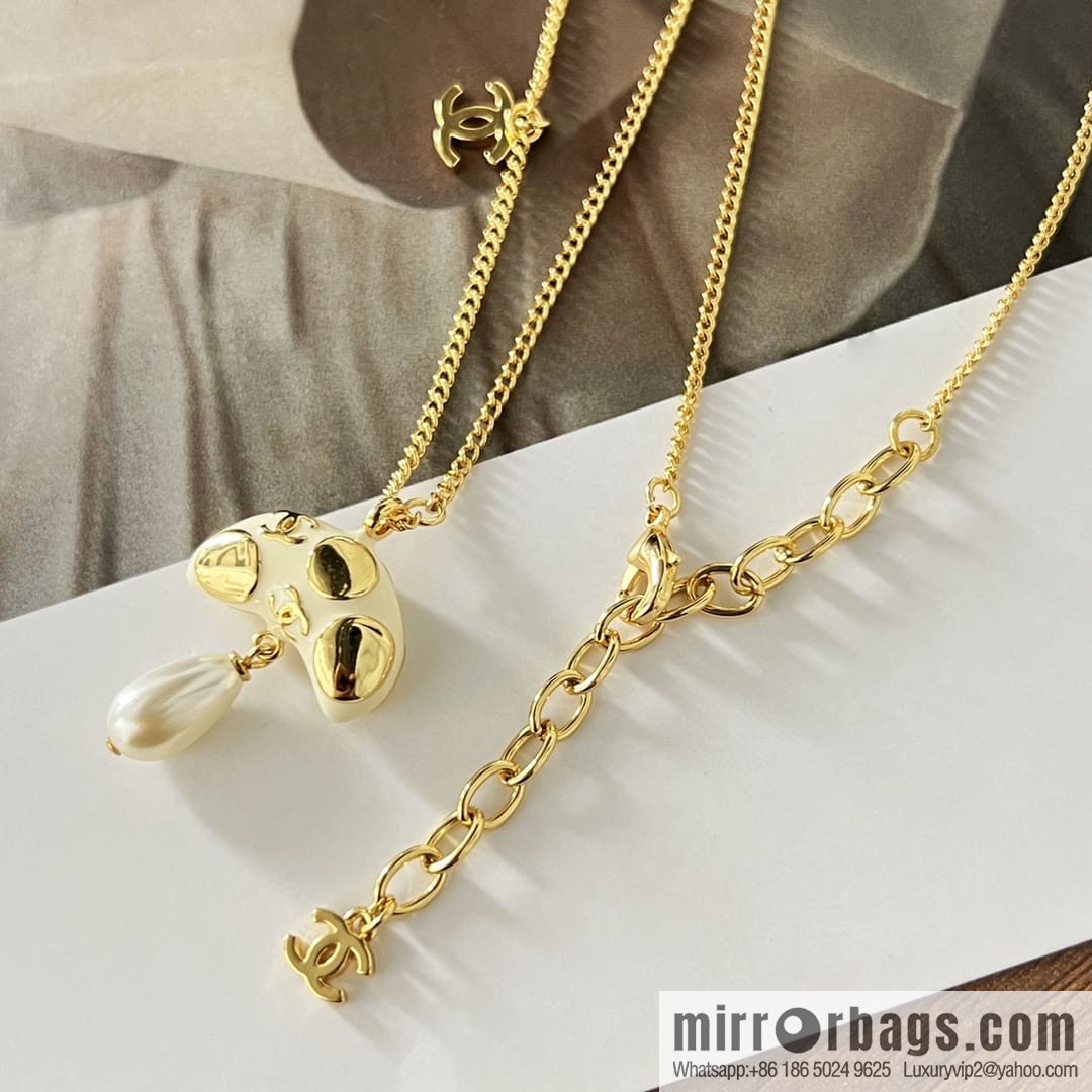 New ☑️ CHANEL Chanel mushroom 🍄 pearl stud earrings necklace