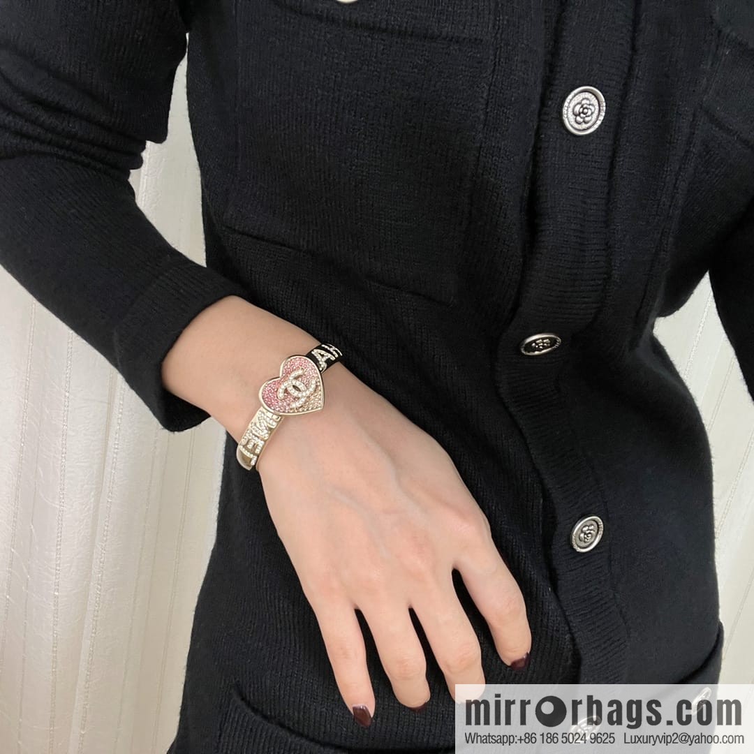 New ☑️ CHANEL Chanel Double C Full Diamond Love Peach Heart Opening Bracelet