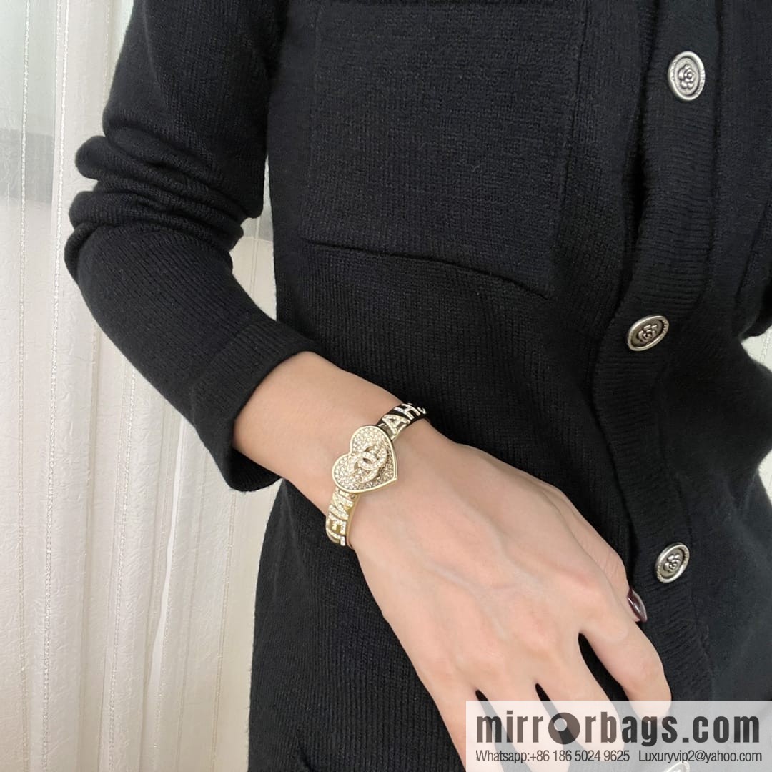 New ☑️ CHANEL Chanel Double C Full Diamond Love Peach Heart Opening Bracelet