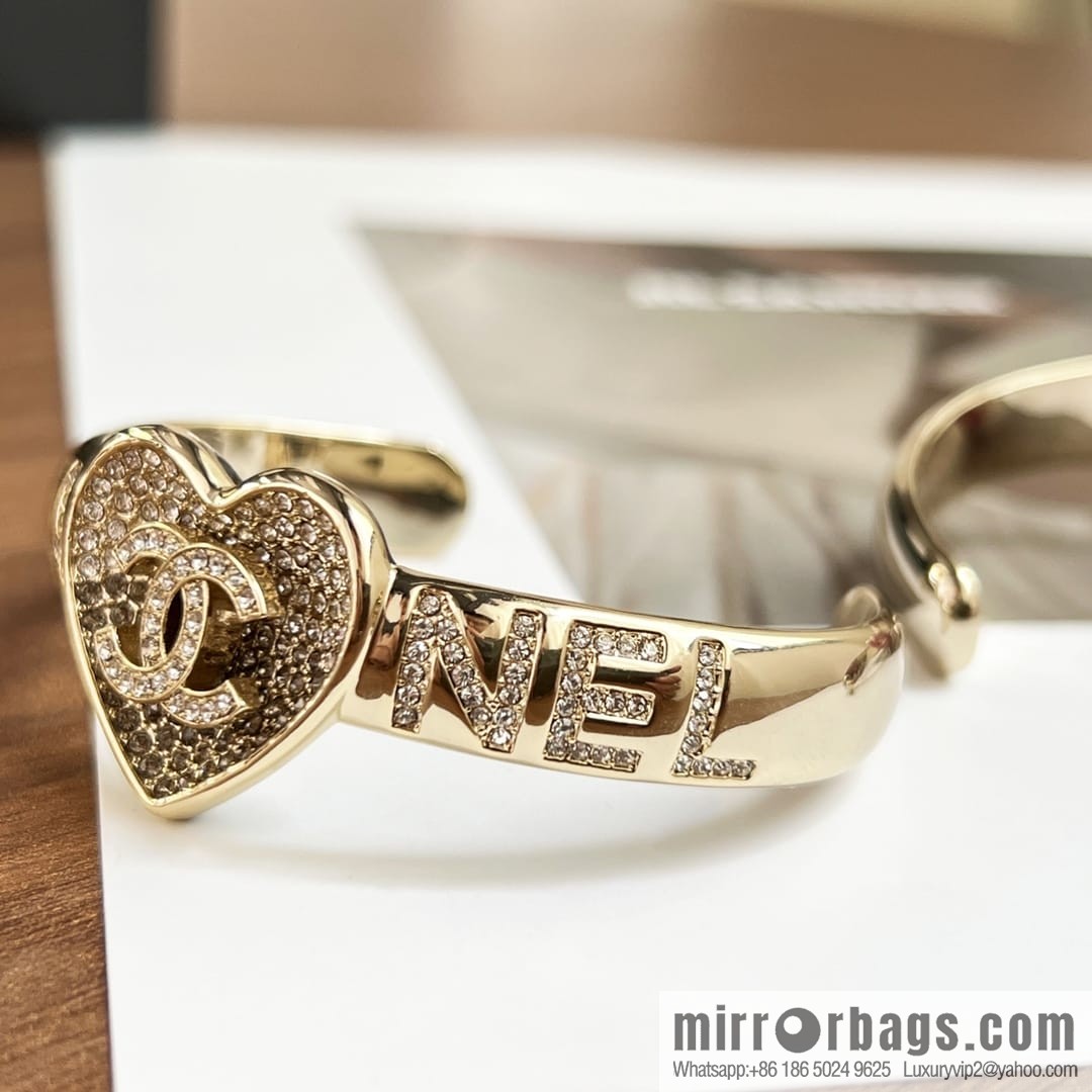 New ☑️ CHANEL Chanel Double C Full Diamond Love Peach Heart Opening Bracelet