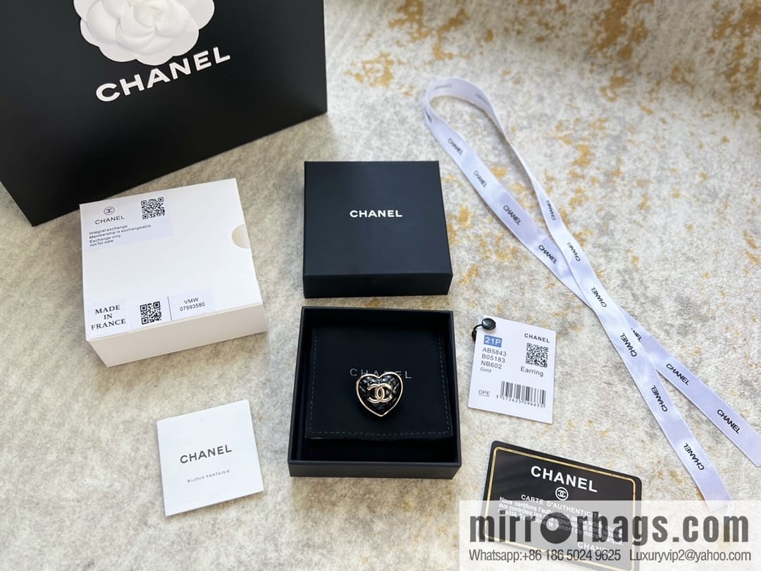 New ☑️ CHANEL Chanel double c peach heart brooch