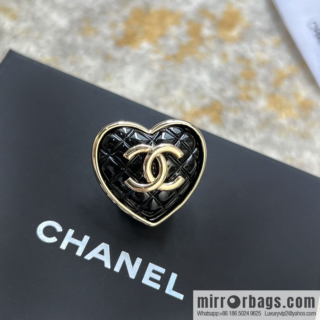 New ☑️ CHANEL Chanel double c peach heart brooch