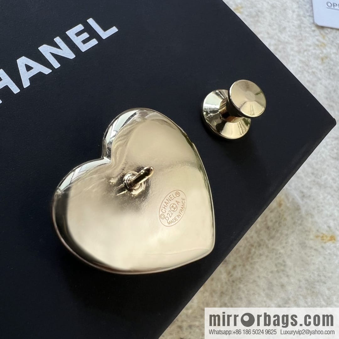 New ☑️ CHANEL Chanel double c peach heart brooch
