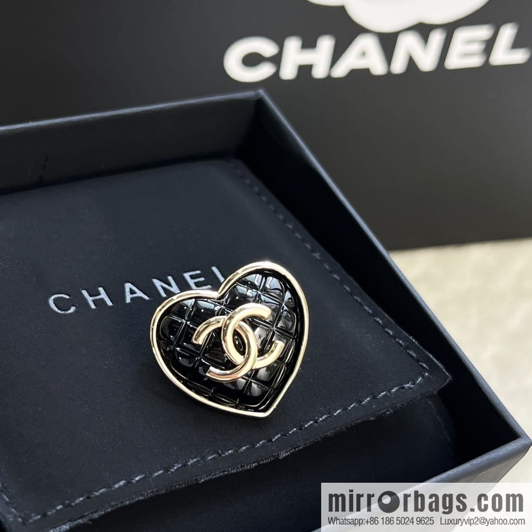 New ☑️ CHANEL Chanel double c peach heart brooch