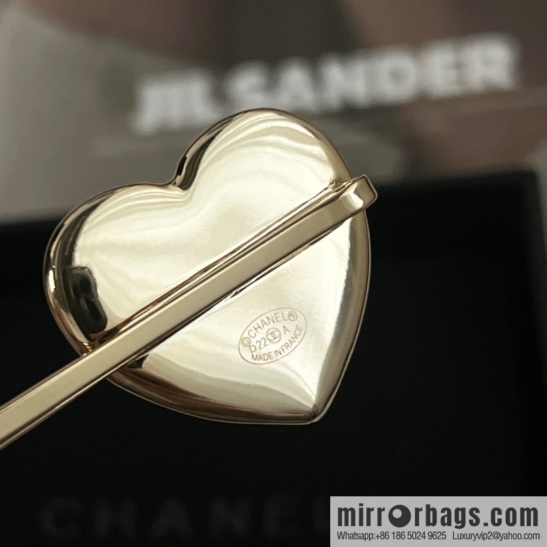 New ☑️ CHANEL Chanel double c peach heart love hairpin hairpin