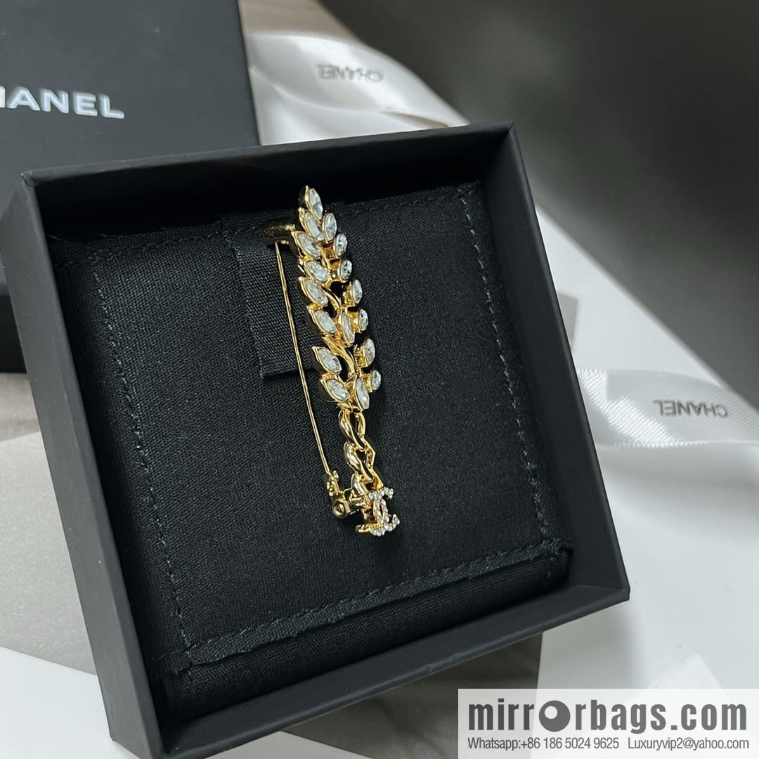 New ☑️ Chanel double c gold brooch